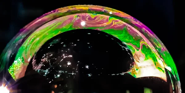 Пузырь Цветной Воды Черный Посередине Зеленый Розовый Желтый Цвет — стоковое фото