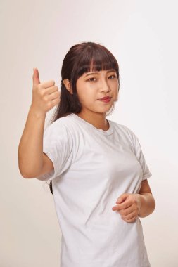 Kız Model İfade ve Duruşu