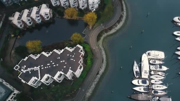 Bicicleta Sendero Vista Superior Cerca Del Puerto Deportivo Corazón Vancouver — Vídeo de stock