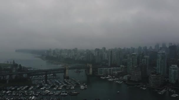 Luchtfoto Van Burrard Bridge Met West Vancouver Achtergrond — Stockvideo