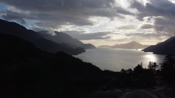 Etablera Skott Bergen Och Sjön — Stockvideo