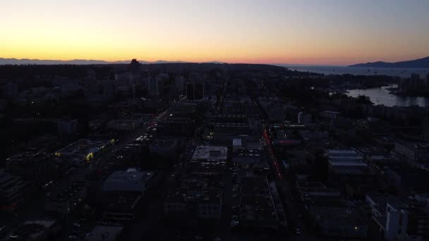 Widok Lotu Ptaka Zachód Vancouver Kitsilano Widoczne Broadway Street Wieczorem — Wideo stockowe