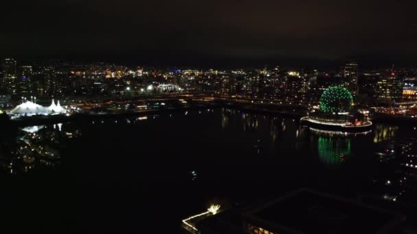 Vista Noturna False Creek Com Science World Segundo Plano — Vídeo de Stock