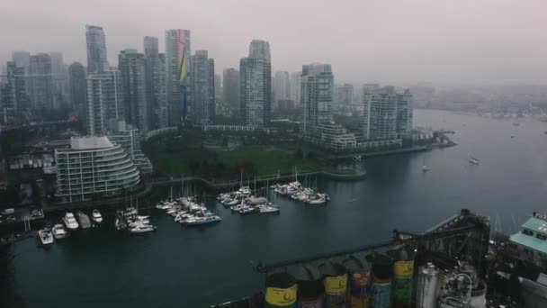温哥华市中心码头的空中景观和大桥的开放 — 图库视频影像
