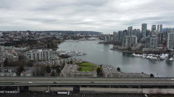 Αεροφωτογραφία Της Γέφυρας Cambie False Creek Και Στο Κέντρο Του — Αρχείο Βίντεο