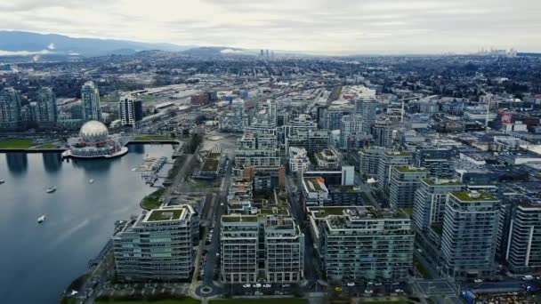 Vlieg Vancouver Gebouwen Met Het Groene Gras Daken — Stockvideo