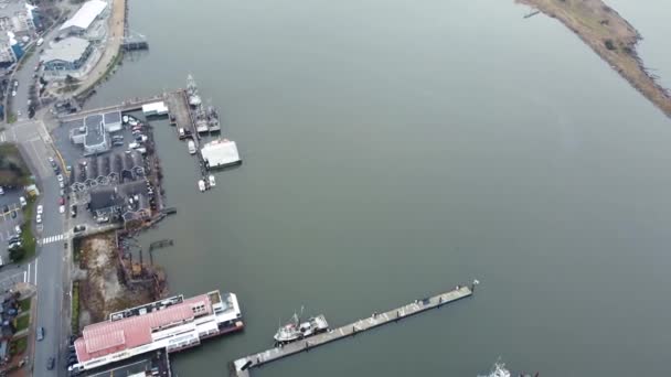 Vista Aérea Riacho Barcos Pescadores Pequeno Edifício Porto — Vídeo de Stock