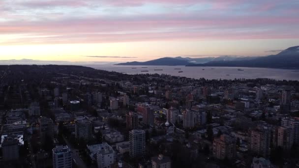 Vlieg Vancouver Naar Baai Met Schepen Het Prachtige Zonsondergang Licht — Stockvideo