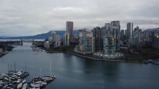 Luftaufnahme Der Innenstadt Von Vancouver Und Eines False Creek — Stockvideo