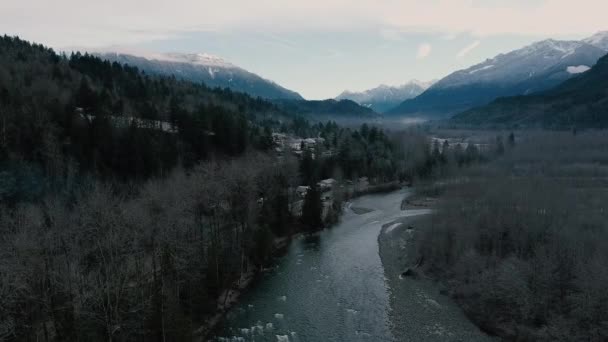 Aerial View Valley Mountains Far Away Grey Fall Forest River — Stockvideo