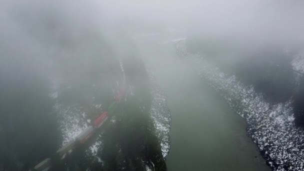 Vue Aérienne Travers Les Nuages Train Dans Forêt Sauvage Canadienne — Video