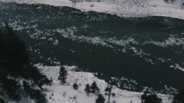 Pohled Shora Dolů Kusy Ledu Plovoucí Podél Řeky Zimě Kanada — Stock video