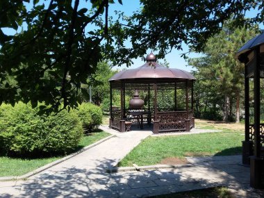 house, garden, tree, park, nature, grass, architecture, landscape, wood, building, green, outdoor, trees, wooden, summer, home, old, travel, çardak, kırsal, sky, cottage, roof, traditional, forest