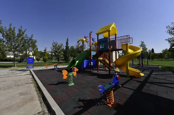 Parque Infantil Colorido Niño Juego Caucásico Hermoso Pequeño Infancia Pequeño — Foto de Stock