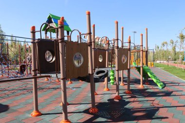 park, oyun alanı, açık hava, yeşil, yaz, eğlence, ekipman, oyun, kaydırak, dışarıda, eğlence, ağaç, egzersiz, eğlence, zemin, çocukluk, salıncak, oyuncak, çocuk, çocuk, plastik, mavi, oyun, arka plan