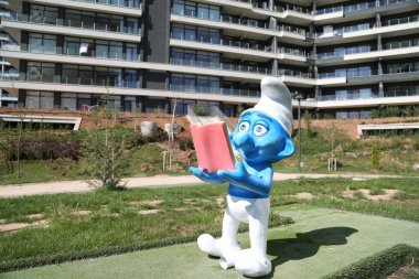 Park, doğa, Şirin, orman, kış, eğlence, festival, manzara, Şirinler, arka plan, mavi, yeşil, xmas, yeni tatil, yıl, heykel, Noel, beyaz, buz, kar, soğuk, sezon, mimari, seyahat, peri, bina