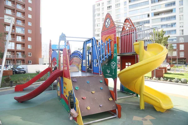 Parco Giochi Scivolo Parco Divertimento Gioco Bambini Blu Bambino Infanzia — Foto Stock