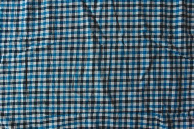 Mavi, gri, siyah ve beyaz desenli desenli frak gömlekli. Kontrol edilen kereste kriko gömlek kumaşı, modaya uygun kumaş tasarımının üst görüntüsü, boş pamuk kumaş.