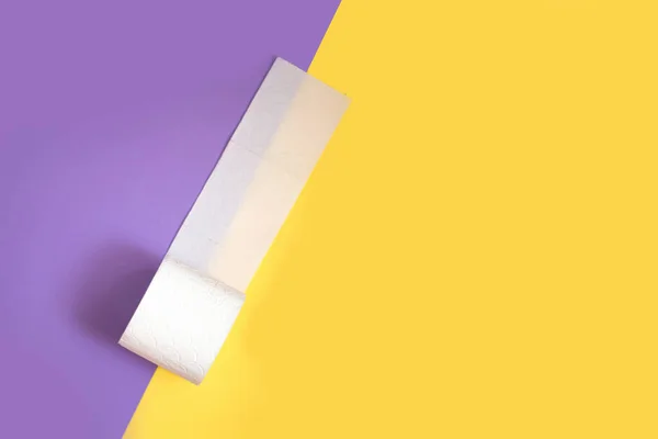 A beautiful roll of toilet paper on the plain background — Stock Photo, Image