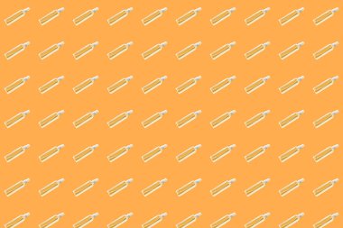 Şeffaf sprey şişesinde el dezenfektanı.