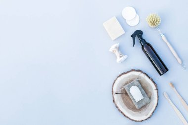 Arka planda banyo için sürdürülebilir ürünler