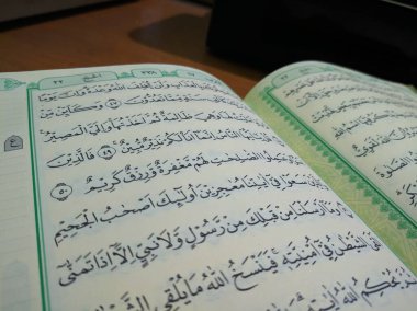 Endonezya 'da. 15 Nisan 2020. Kuran Etkinliği Okunuyor. Ramazan Kareem