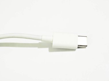usb kablosu beyaz arkaplanda izole edildi