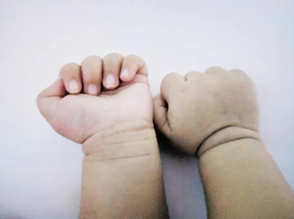 Mains Bébé Mignon Isolé Sur Fond Blanc — Photo