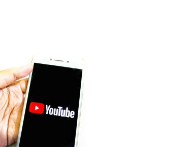 Akıllı telefondan Youtube uygulama simgesi. Youtube sosyal medya ağı