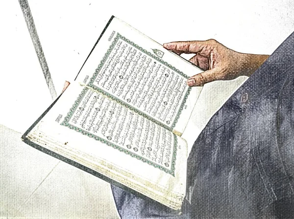 Indonezja Kwietnia 2020 Zdjęcie Człowieka Czytającego Koran Gotowy Ramadanu Arabski — Zdjęcie stockowe