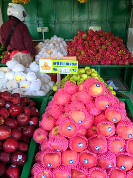 Färska Ekologiska Frukter Marknaden — Stockfoto