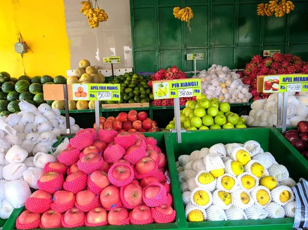 Frisches Bio Obst Auf Dem Markt — Stockfoto