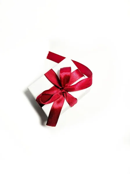 Boîte Cadeau Avec Ruban Rouge — Photo