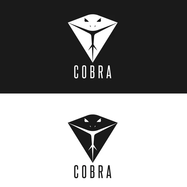 Cobra logo cabeza serpiente con la lengua hacia fuera, silueta moderna de un reptil venenoso tatuaje mascota maqueta — Vector de stock