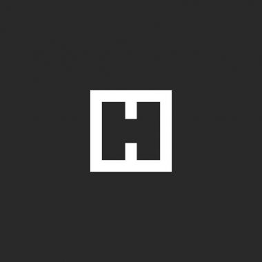 H harfi monogram en az tarzı. Geometrik şekil doğrusal ilk amblemi mockup kare. Tipografi tasarım öğesi.