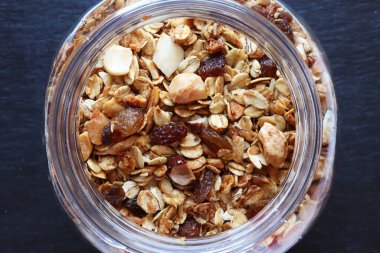 Tahıl gevreğinin arka plan besin illüstrasyonunda kavanozdaki fotoğrafı