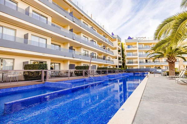 スペイン マヨルカ島のPalmanovaにあるZafiro Hotelのスイミングプール — ストック写真