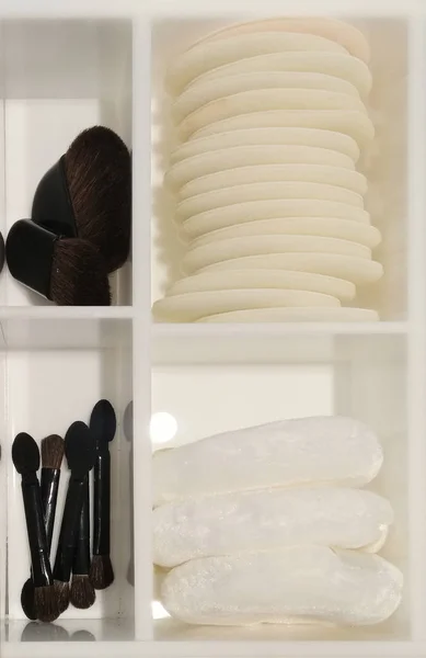 Küme ve fırça gözler tester için temizlik kozmetik — Stok fotoğraf