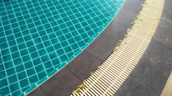 Hermosa piscina verde — Foto de Stock