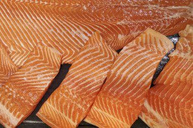 Arka plan olarak taze somon fileto