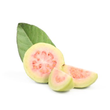 Beyaz zemin üzerine kırmızı Guava meyve izole