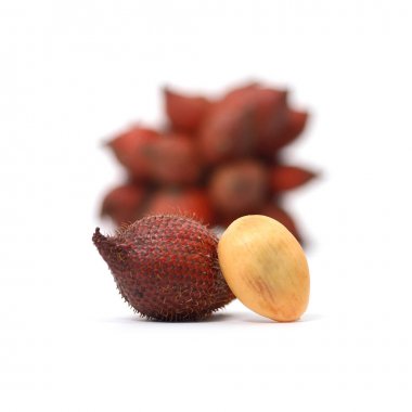 Tropikal meyve: beyaz zemin üzerine izole Salak yılan meyve 