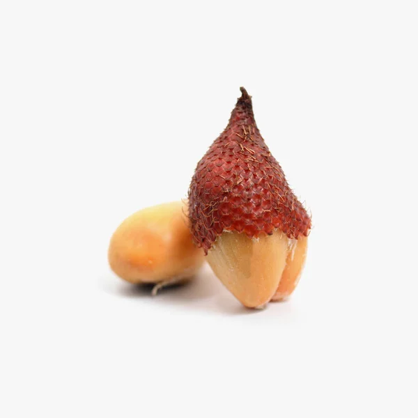 Fruta tropical: Salak cobra fruta isolada sobre fundo branco — Fotografia de Stock