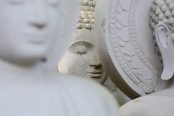 Gesicht des buddhistischen Kalksteinstaates in wat pha sawang boon nakornna — Stockfoto