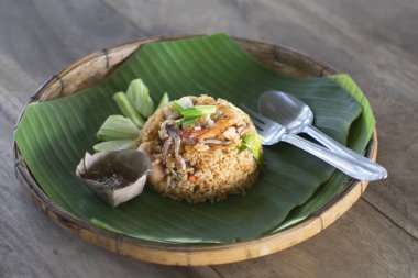 Tom Yum kung Baharatlı pilav - Tayland usulü