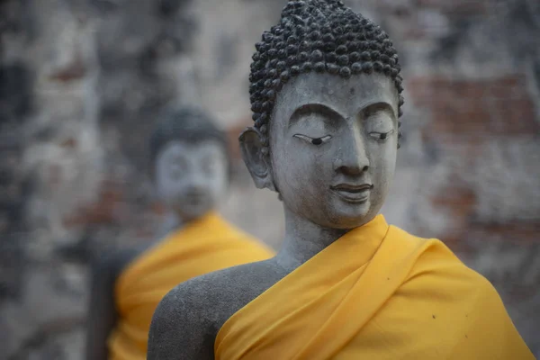 泰国公共庙宇中的古代佛陀 — 图库照片