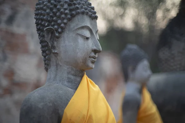 泰国公共庙宇中的古代佛陀 — 图库照片