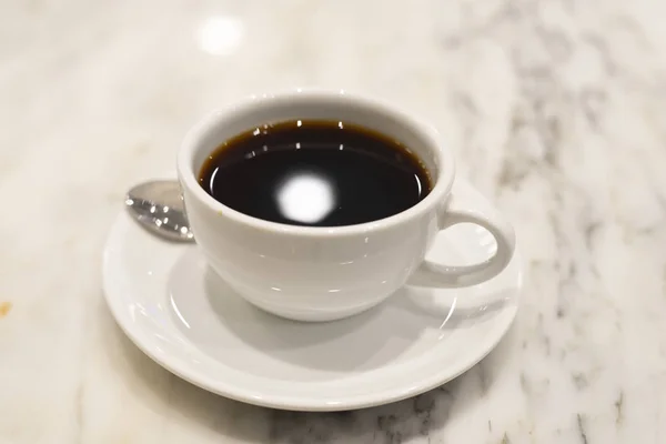 Hot americano coffee in white glass for beverage background — Stock Photo, Image