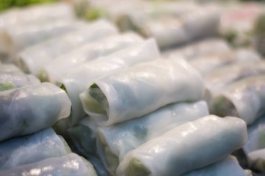 Çin usulü pilav, erişteli dürüm, Asyalı ünlü aperatif..