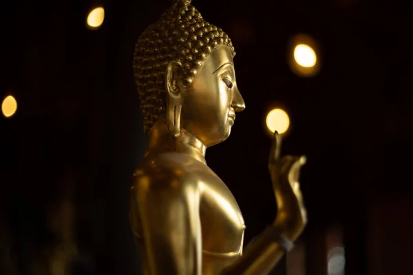 Golden Buddha Als Religie Achtergrond Golden Buddha Standbeeld Bij Wat — Stockfoto